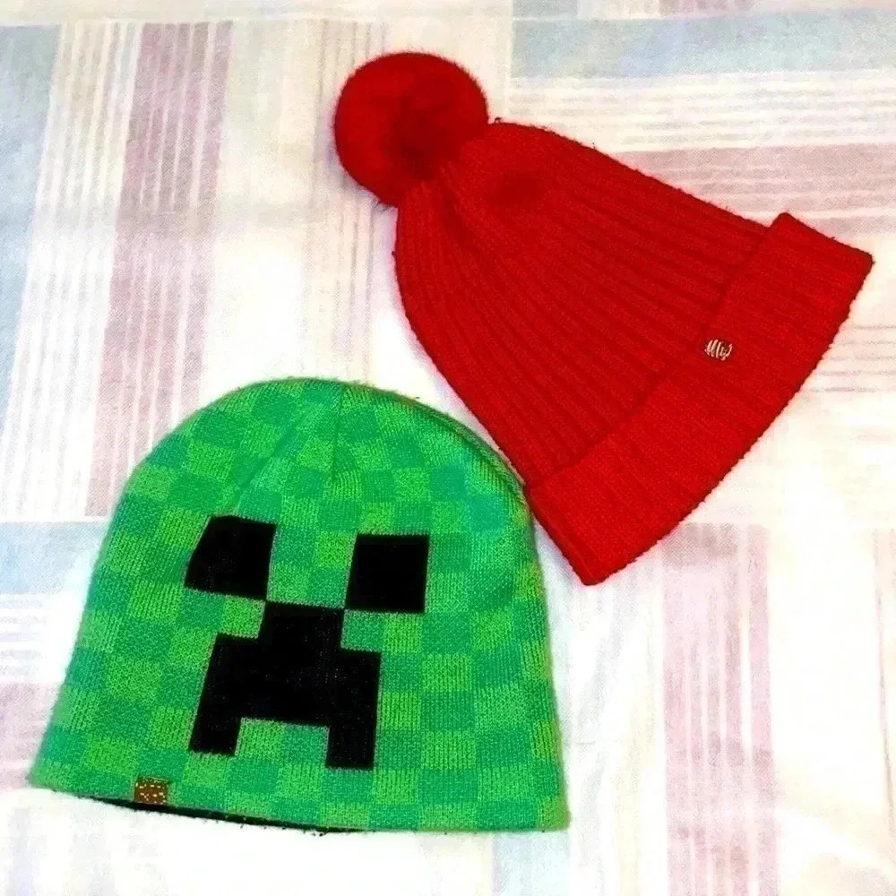 2 winter hats 🧢 for teens. MOJANG official Minecraft product and red simple hat